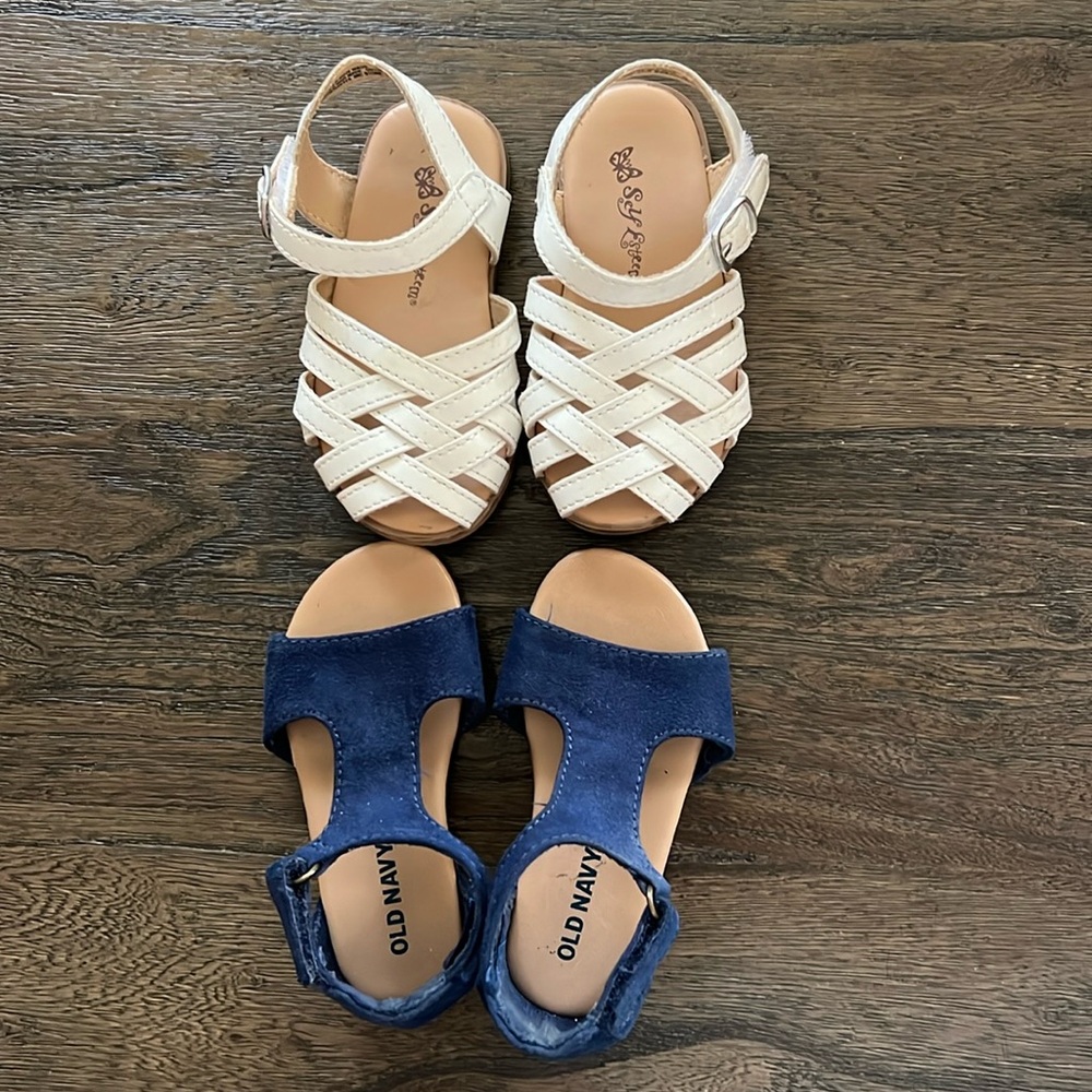 SOLD: Bundle of 2 toddler girl sandals, size 5